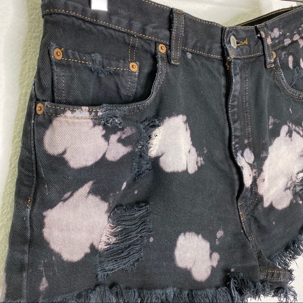 Levi’s Distressed Bleached Hi Rise Cutoff Shorts - Picture 2 of 5